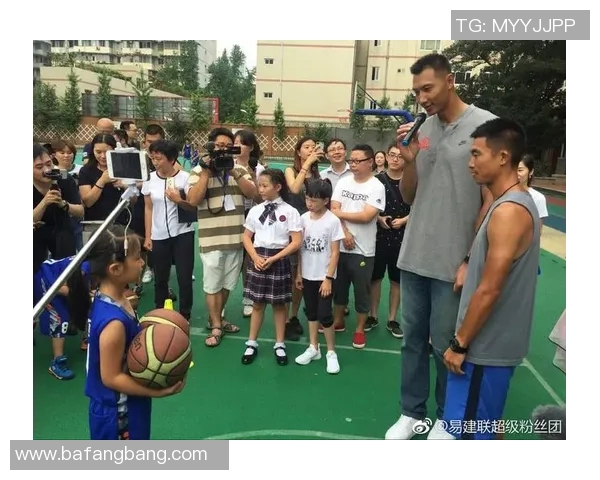 情感瞬间易建联与小球迷的温暖互动揭示沉默背后的故事